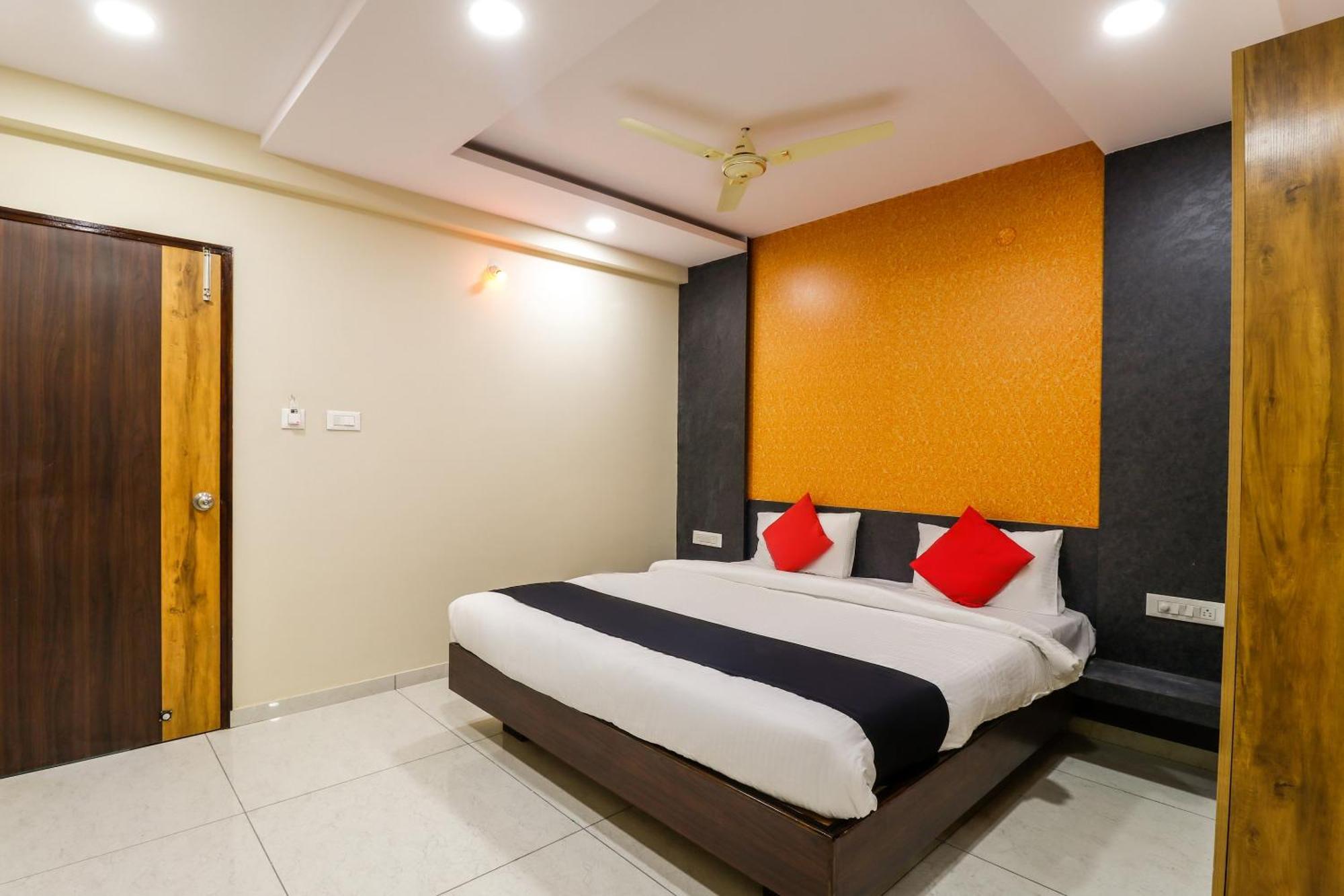 Capital O N R Residency Hotel Yelahanka Ngoại thất bức ảnh