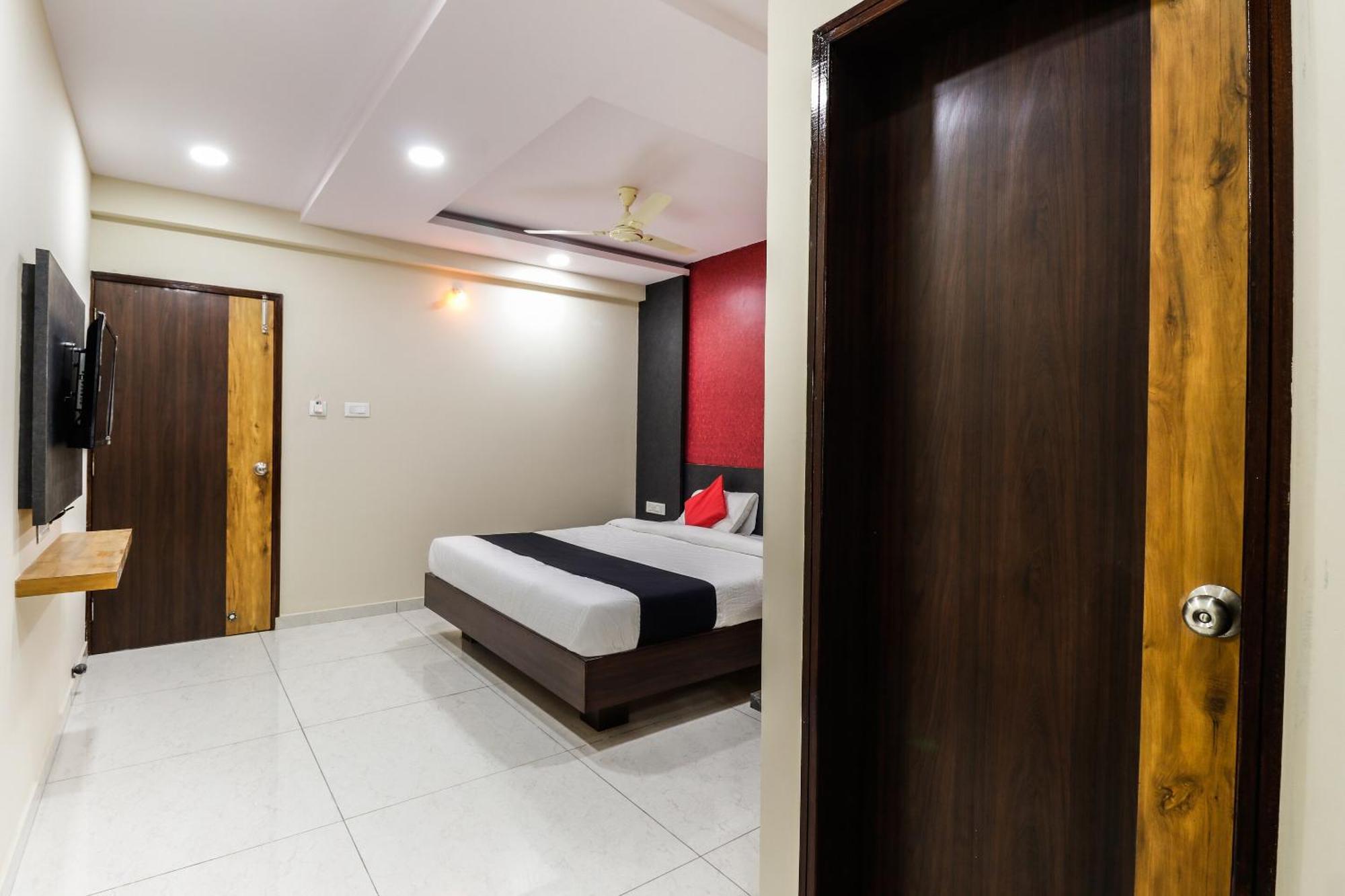 Capital O N R Residency Hotel Yelahanka Ngoại thất bức ảnh