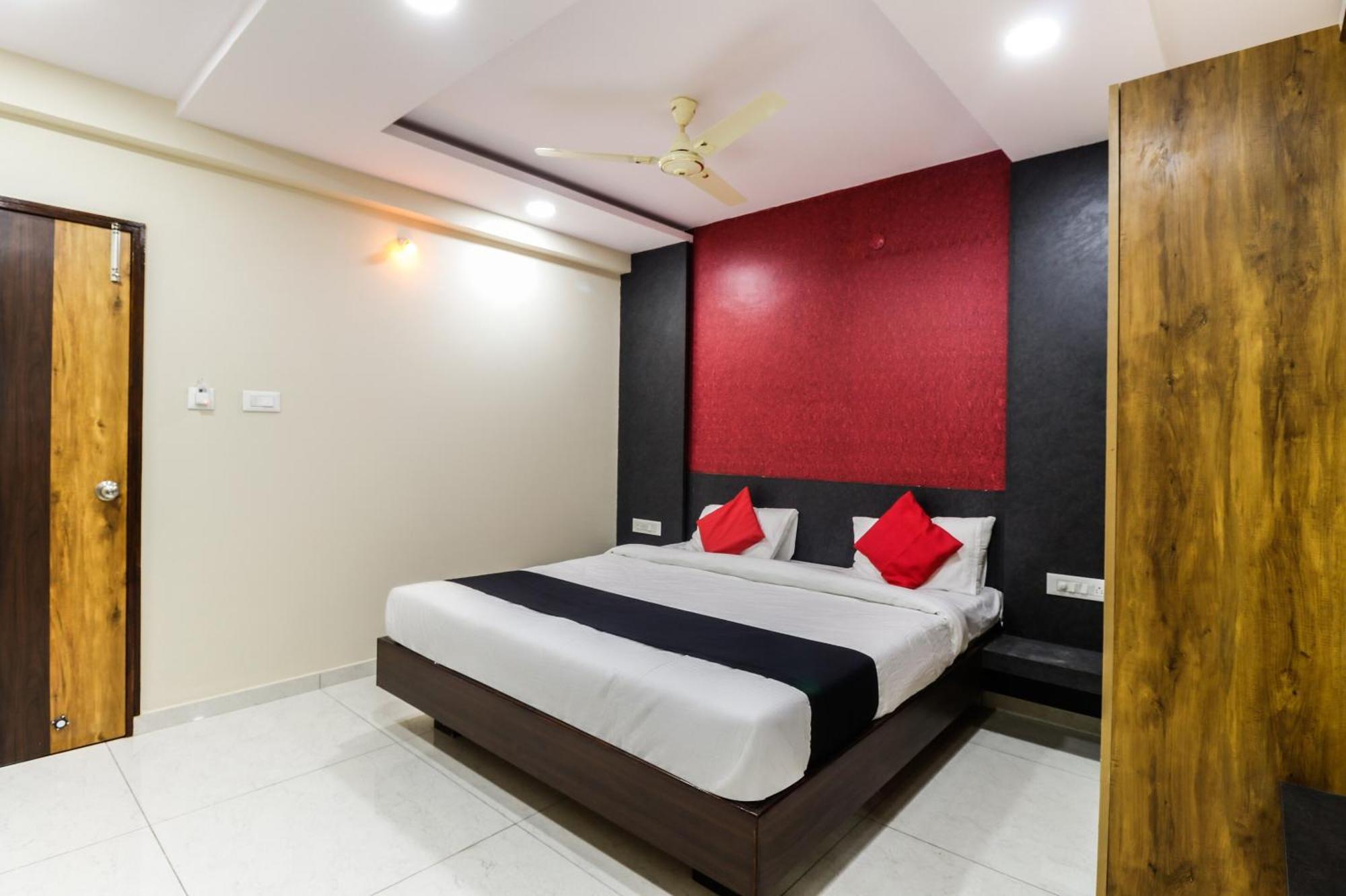 Capital O N R Residency Hotel Yelahanka Ngoại thất bức ảnh